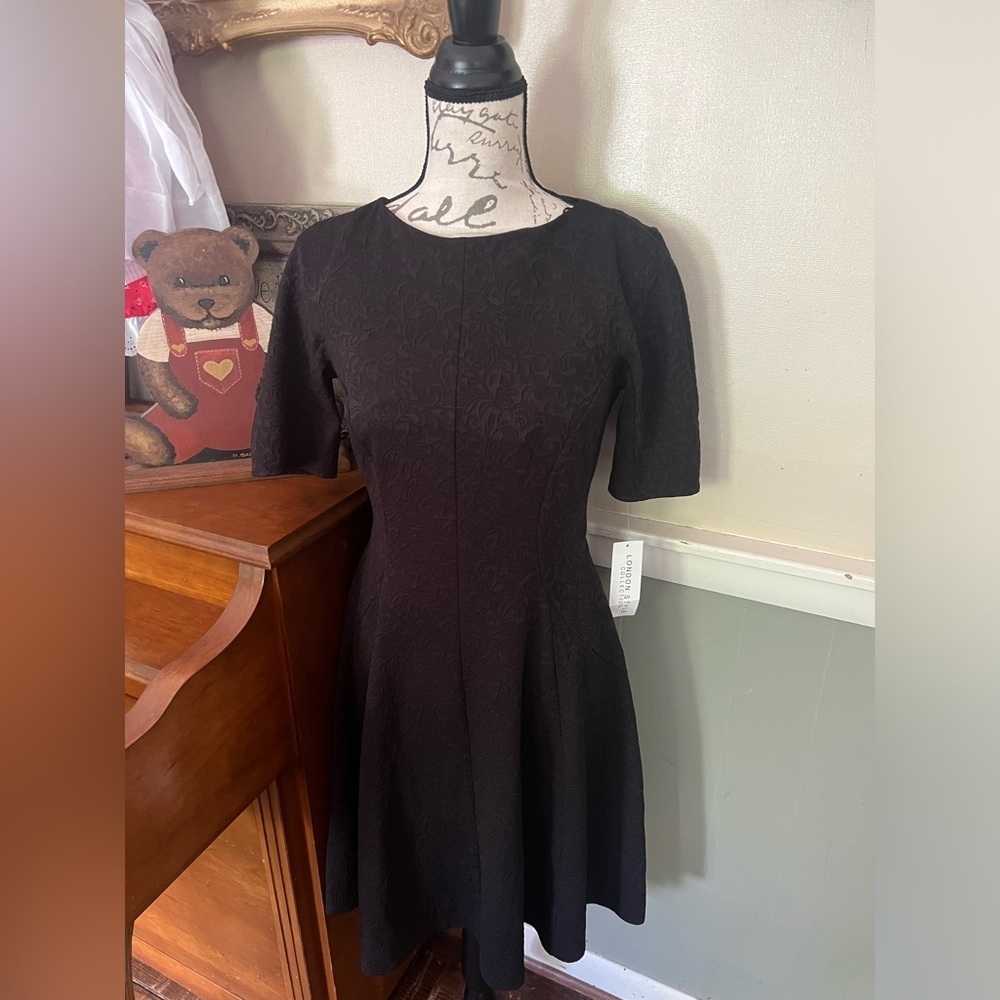 NWT London Style Collection Black Short Sleeve Fit & Flare
Dress Women's Size 4